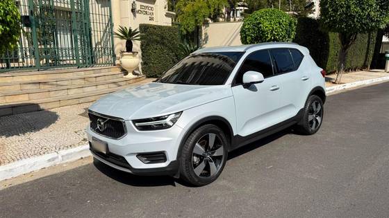 VOLVO XC40 2.0 T5 GASOLINA MOMENTUM AWD GEARTRONIC
